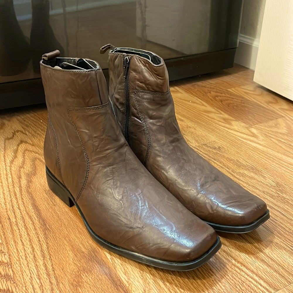 Rockport Leather Boots. New w/o tags. Original inserts in place. NEVER WORN.